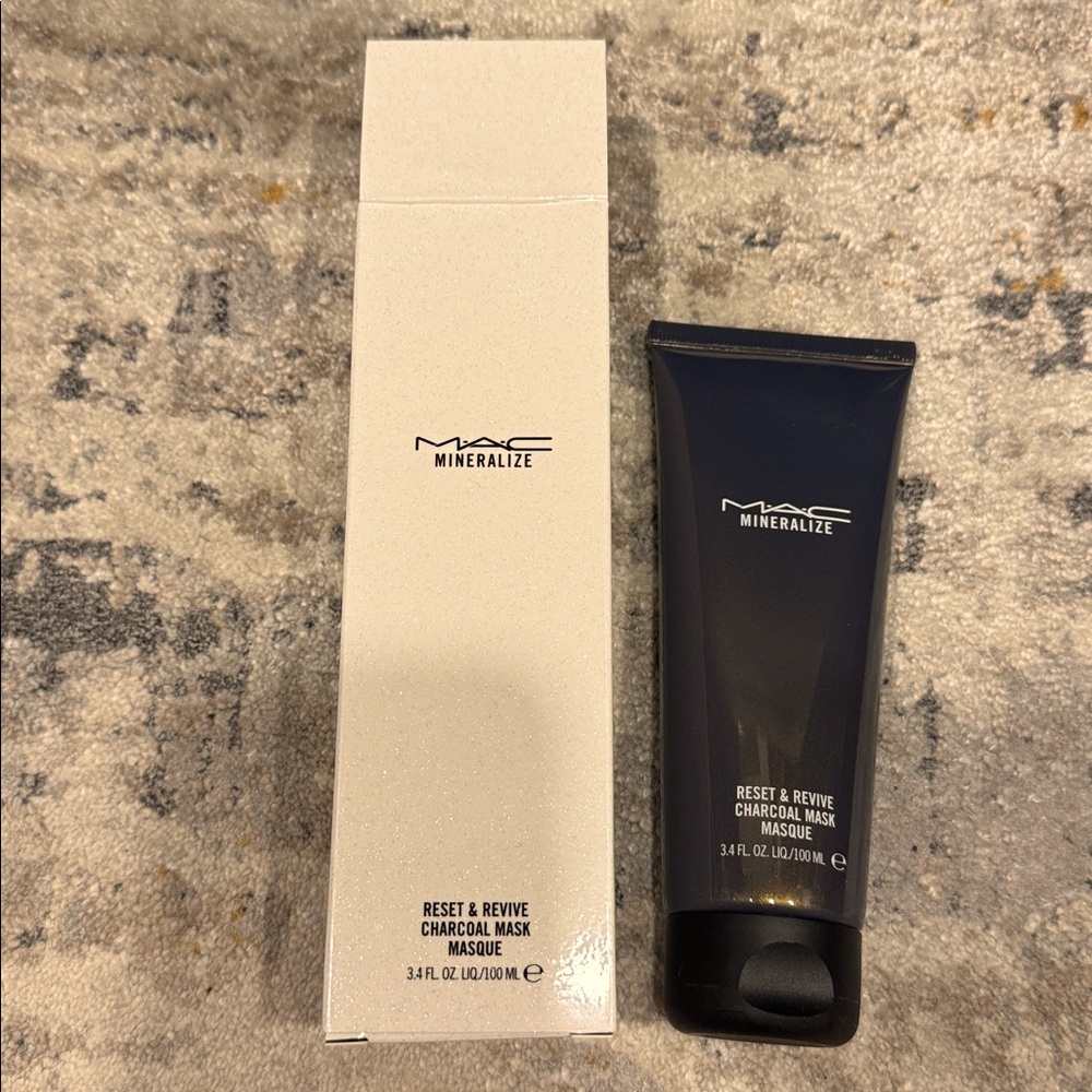 MAC Cosmetics Mineralize Charcoal Mask - Black